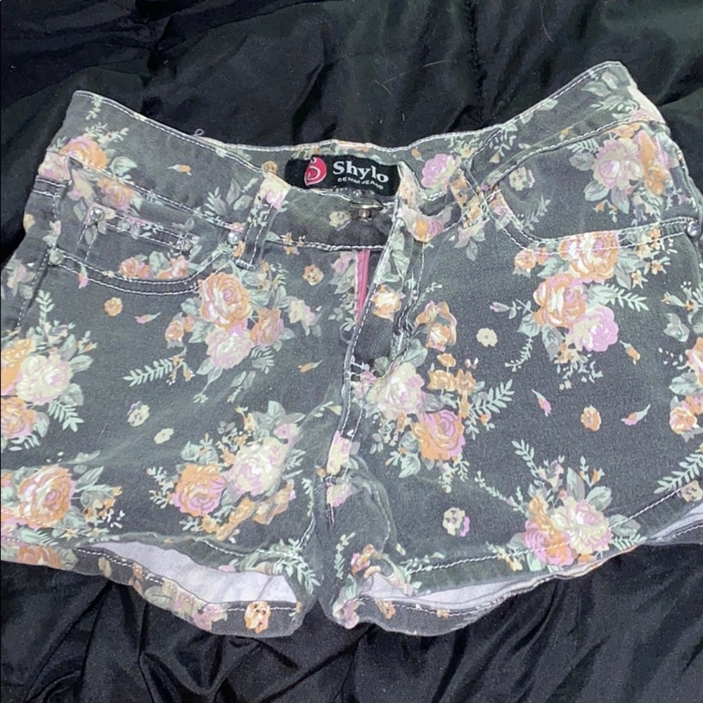 floral shorts